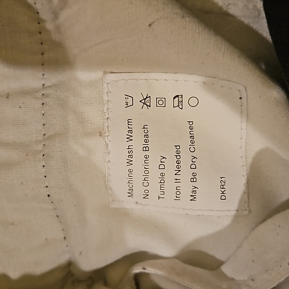 Lot of 2 𝅺DOCKERS Men’s Pants Size 38x34 (1 is gray & 1 is black) - Picture 8 of 8